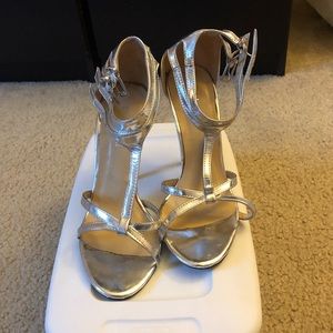 Cathy Jeans Silver heels